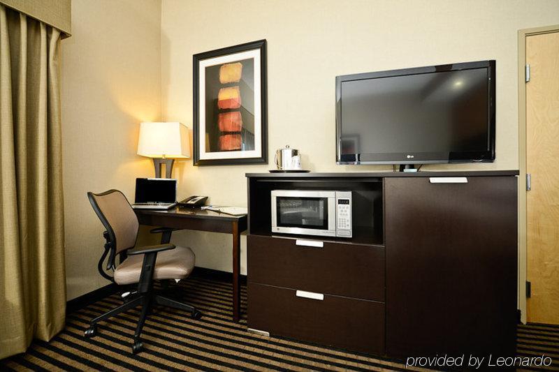 Sonesta Essential Indianapolis Airport Hotel Плейнфийлд Стая снимка